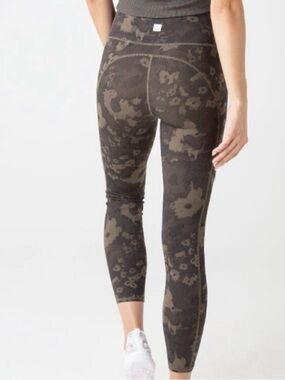 Vuori Camo-Print High-Waist Leggings in Olive & Charcoal